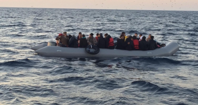 خفر السواحل التركي يضبط 142 مهاجراً