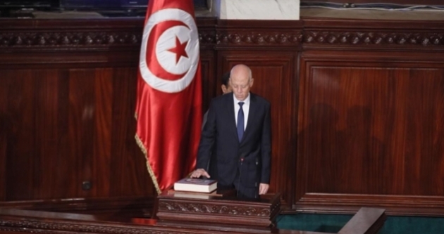 Tunus'ta Cumhurbakan'nn olaanst yetkilerini sresiz uzatmas 'maskeli diktatrle' iaret ediyor Tunus Cumhurbakan Kays Said'in ald olaanst kararlar, lkenin siyasi ve ekonomik krizlerden geen on yllk demokrasi srecini sona erdirdi.