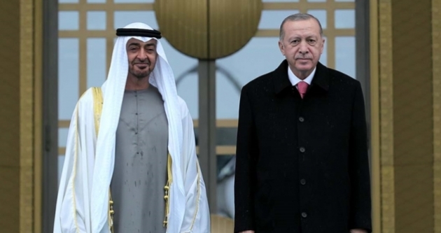 BAE basını: Bin Zayid'in ziyareti Türkiye-Arap ülkeleri ilişkilerini yeni bir döneme taşıyacak Birleşik Arap Emirlikleri (BAE) basını, Abu Dabi Veliaht Prensi Şeyh Muhammed bin Zayid Al Nahyan'ın dün Ankara'ya yaptığı ziyaretin Türkiye ile Arap ülkeleri arasındaki ilişkileri yeni bir döneme taşıyacağına dikkati çekti.